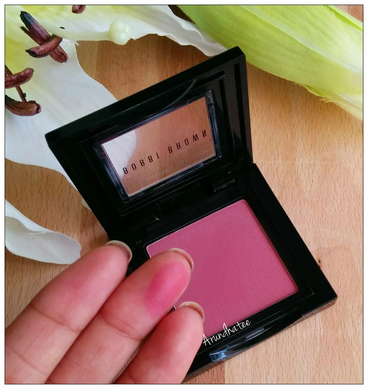 Blush brown. Bobbi Brown Sand Pink румяна. Румяна Бобби Браун Desert Pink. Румяна Bobbi Brown pale Nectar. Bobbi Brown pale Pink румяна.