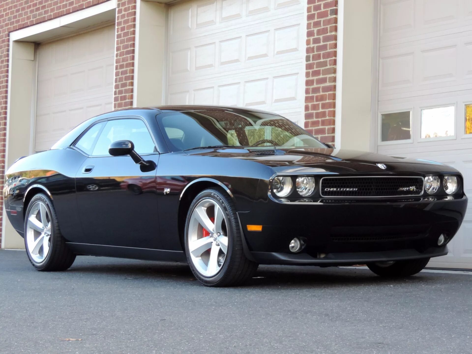 Вес челленджера. Dodge Challenger srt8. Dodge Challenger 2009. Додж Челленджер СРТ 2009. Додж Челленджер 2001.