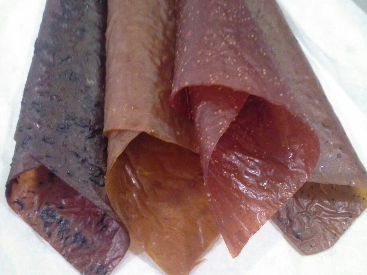 Домашний мармелад. Смоква пастила. Чурчхела тклапи. Пастила фруктовая яблоко барбарис. Пастила из яблок.