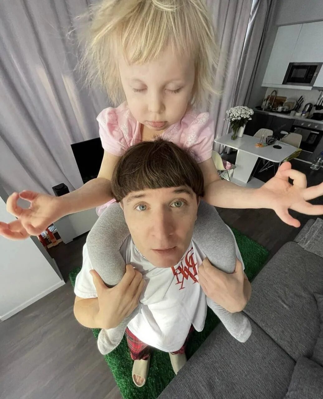 Семья кукояка и вася. Сколько лет васе кукояке. Семья кукояка. Группа хлеб кукояка. Группа хлеб кукояка.