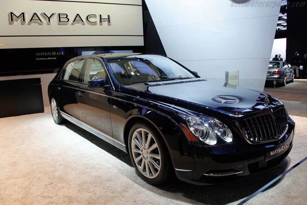 Maybach 62 s 2022. Майбах 62 в новый. Майбах 62 2023. Монитор Майбах 62s.