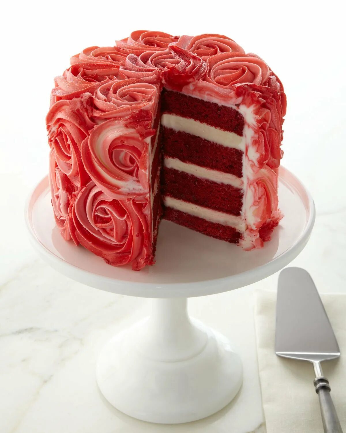 Торты на день рождение фото рецепт. Торта "красный бархат" (Red Velvet).. Торт красный бархат Мирель. Торт красный бархат Гулливер. Красный бархат с кремом чиз.