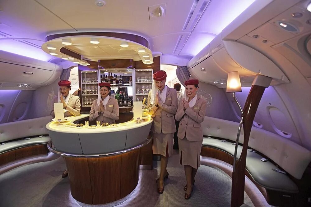 Самолёт airbus a380 салон. Аэробус а380 внутри. Салон а380-800 эмирейтс. А380 эмирейтс салон. Аэробус 380 салон.