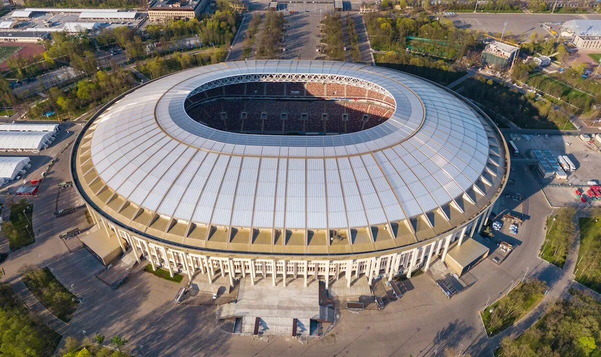 2 стадиона в москве. Стадион Лужники Москва. Олимпийский комплекс Лужники Москва. Большая спортивная Арена олимпийского комплекса Лужники, Москва. Футбольный стадион Лужники.