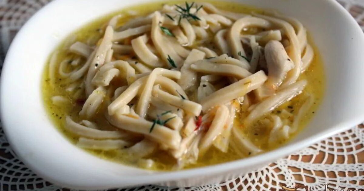 Как готовить домашнюю лапшу с курицей. Домашняя лапша с подливкой. лапша домашняя с курицей. готовим лапшу домашнюю с курицей.. лапша домашняя отварная.