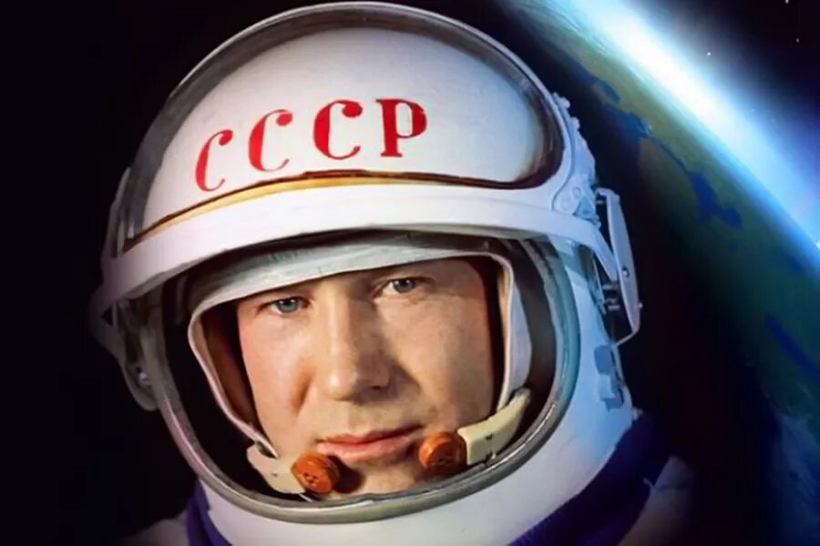 Первый российский космонавт вышедший в открытый космос