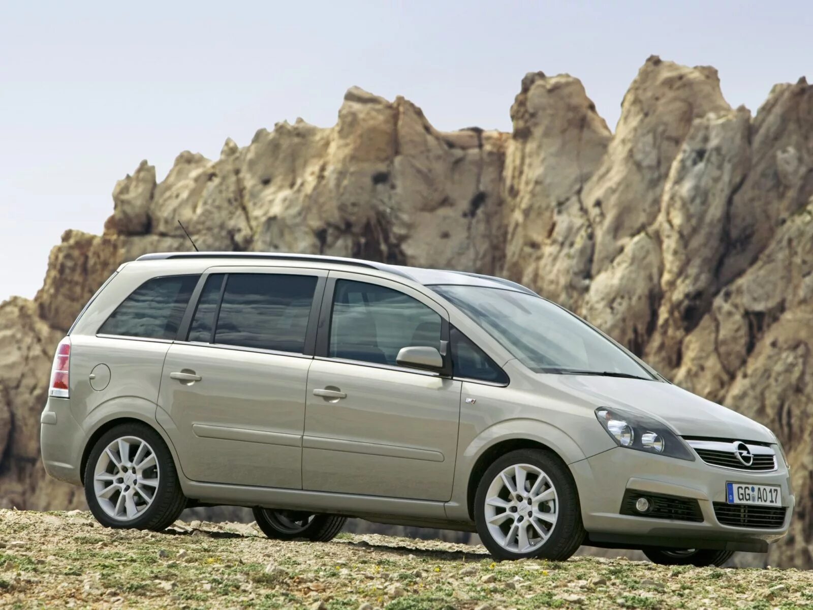Опель мерива б задний фонарь. Opel zafira 2007. Задние фонари опель вектра б тюнинг. 9. Опель зафира 2.