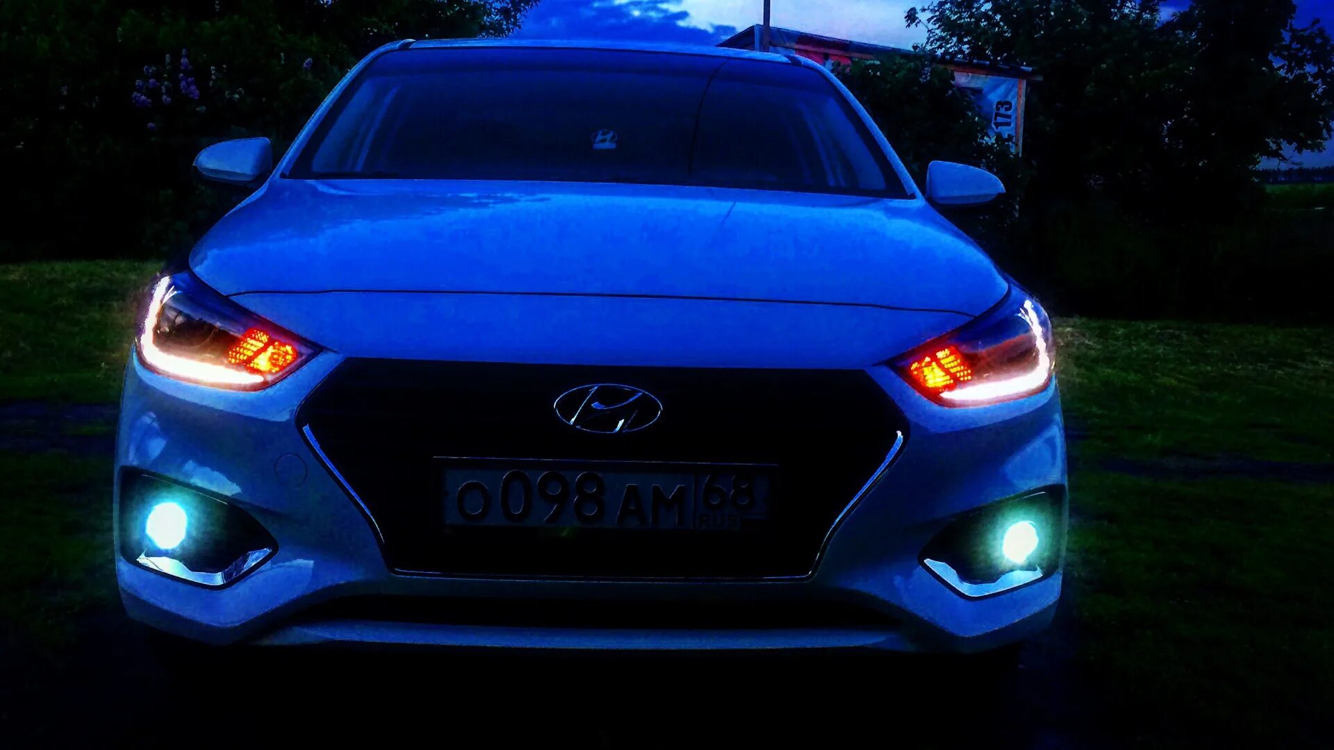 Solaris 2017 фары. Ксенон в солярис 2017. solaris hyundai 2025 ксенон. hyundai solaris 2018 ночью. hyundai solaris 2018 фары ночью.