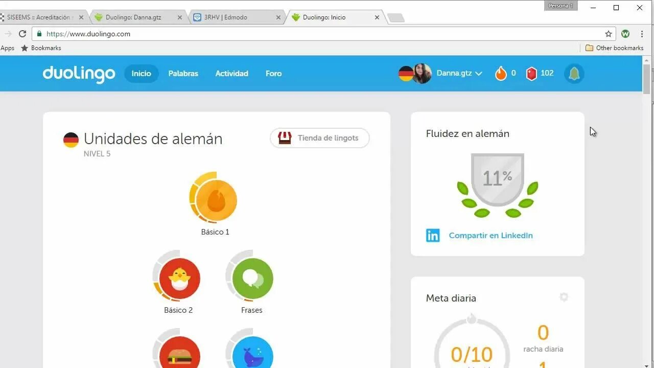 Почему дуолинго грустный. Дуолинго японский. Дуолинго достижения. Duolingo напоминание. Duolingo карточки.