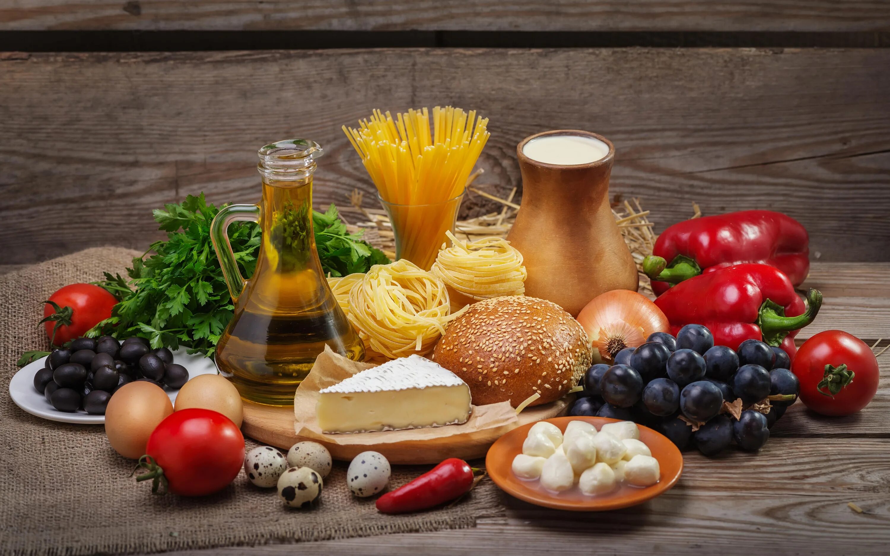 Изобилие еды. Красивые продукты. Продукты на столе. Продукты питания Бакалея. Натюрморт с продуктами питания.