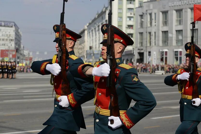 9 мая 2000. Парад Новосибирск 2022. Парад в Новосибирске. Парад Победы Новосибирск. Парад Победы 2000.