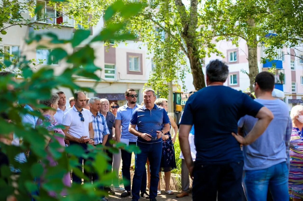 Бугульма мэр города ленар закиров. Без формата бугульма. Закиров ленар мэр бугульмы жена. Бугульминский муниципальный район. Мэр бугульмы.