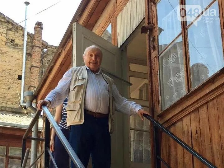 В одессе переименовали улицу жванецкого. Дом михаила жванецкого. дача жванецкого в одессе. дом жванецкого в москве. дом жванецкого в одессе фото.