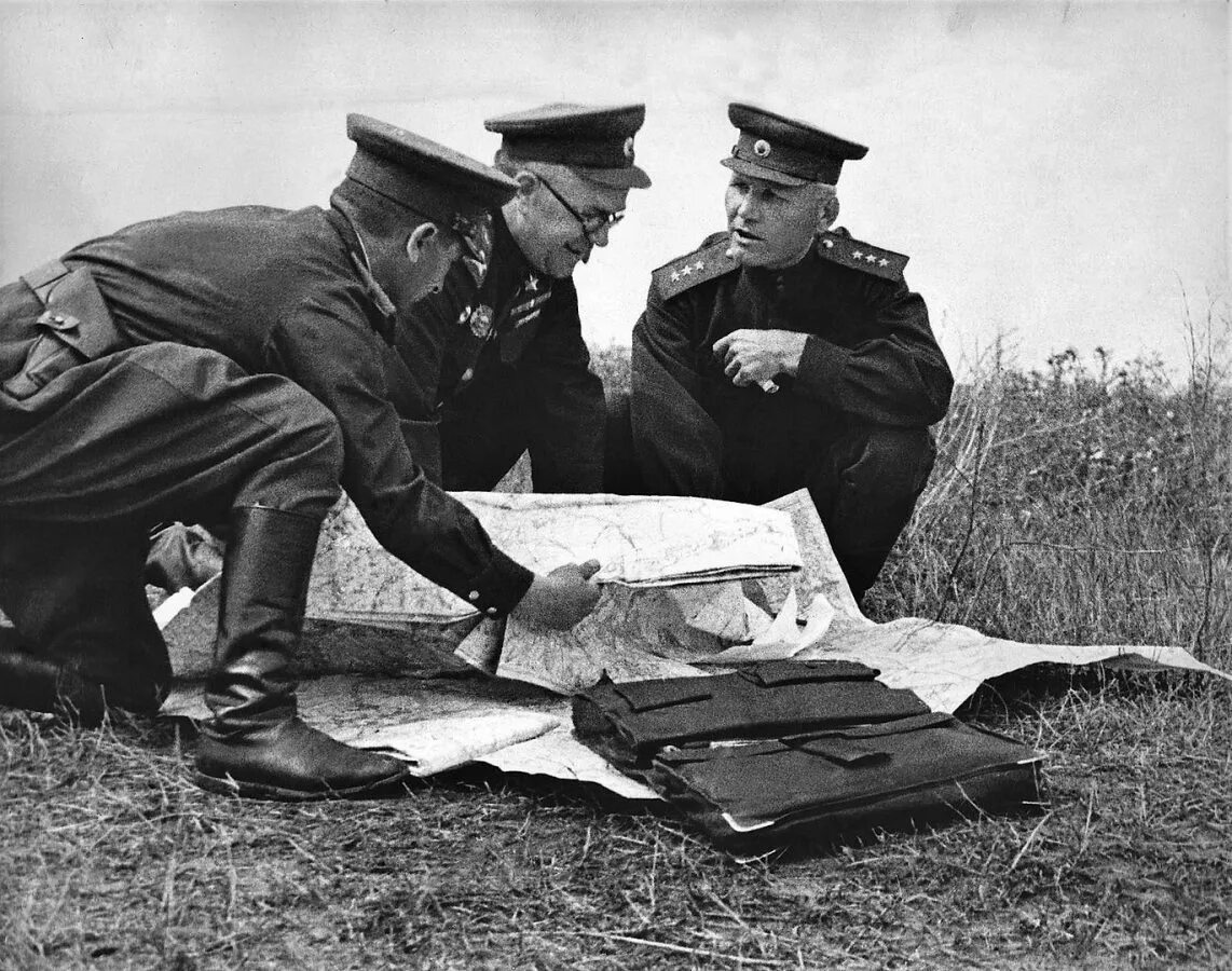 Жуков г.к. и Конев и.с. во время Курской битвы, 1943 г.. Генерал полковник Конев.