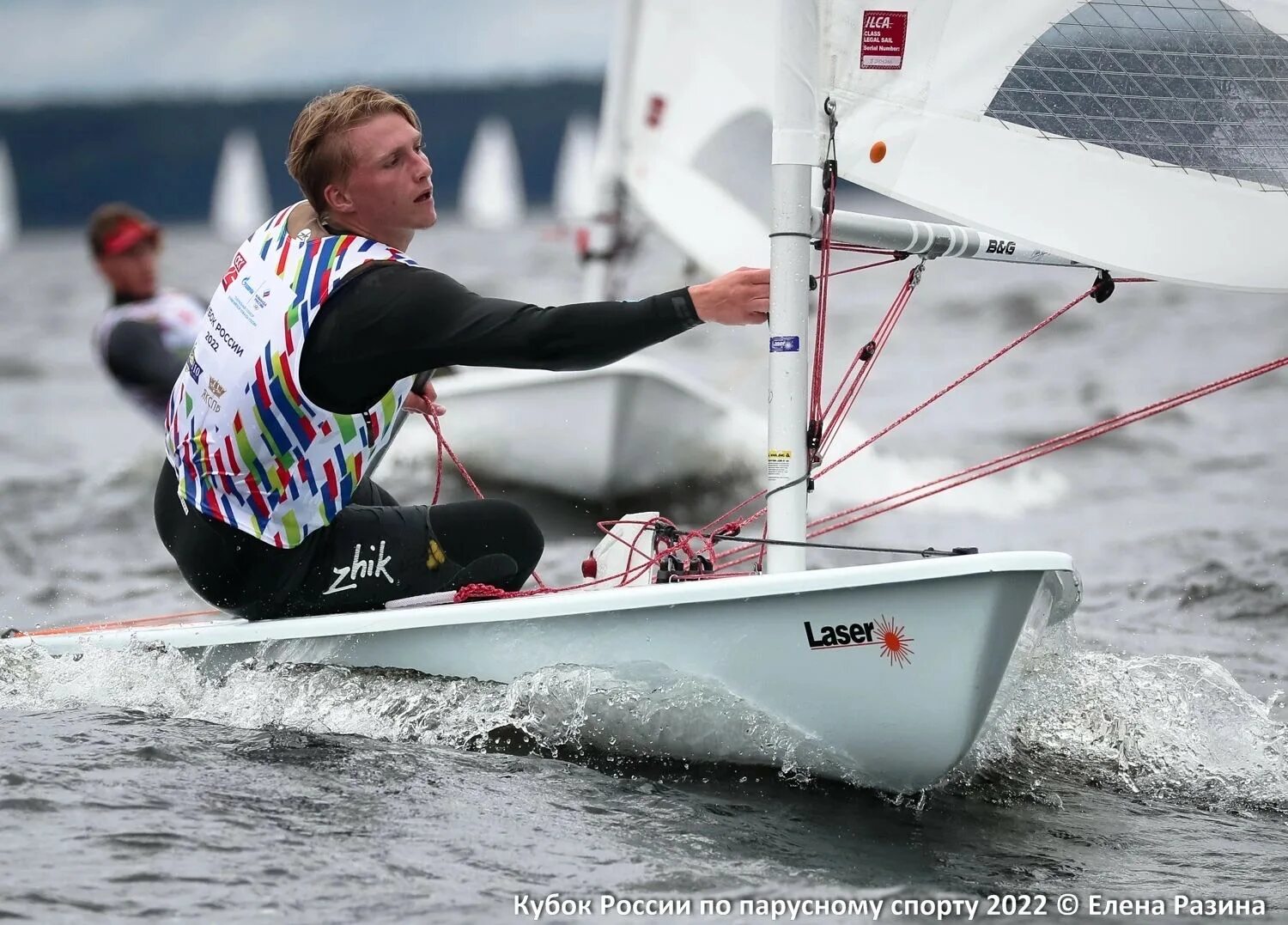 занимающийся парусным спортом 7 букв