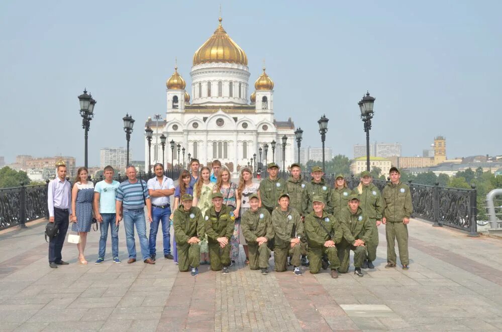 Служащие храмов москвы. Паломник на красной площади.