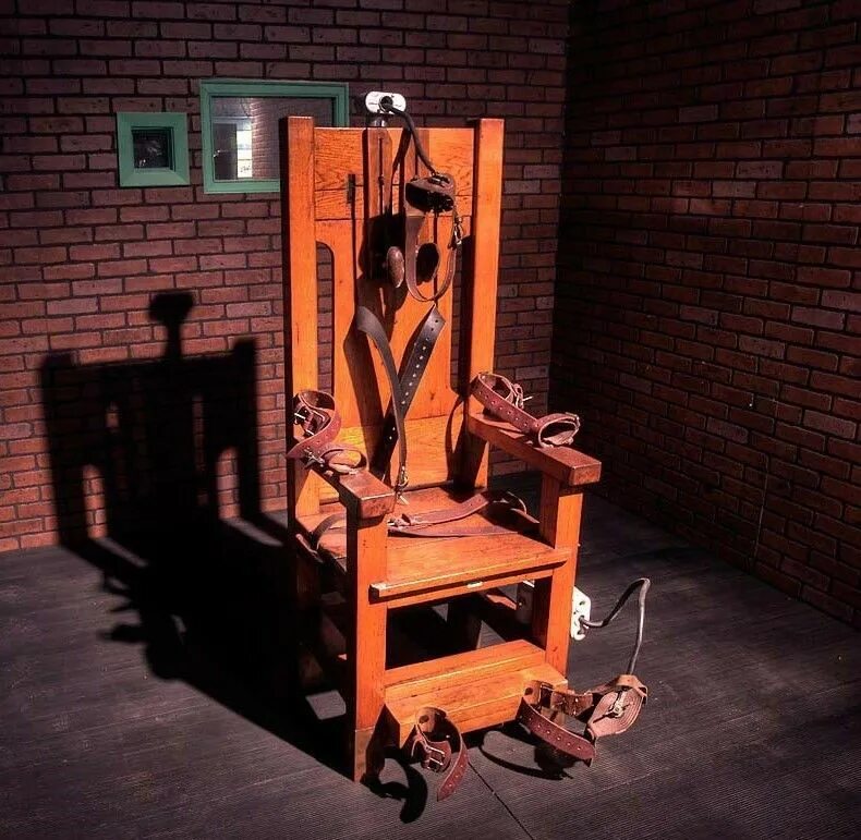 Кому электрический стул. Кому электрический стул. Old sparky электрический стул. Казнь на электрическом стуле. Казнь на электрическом стуле.