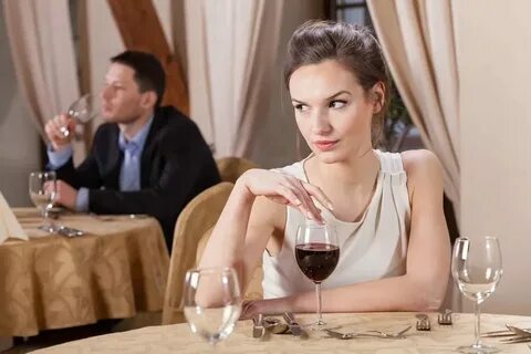 Незамужних девушек и женщин