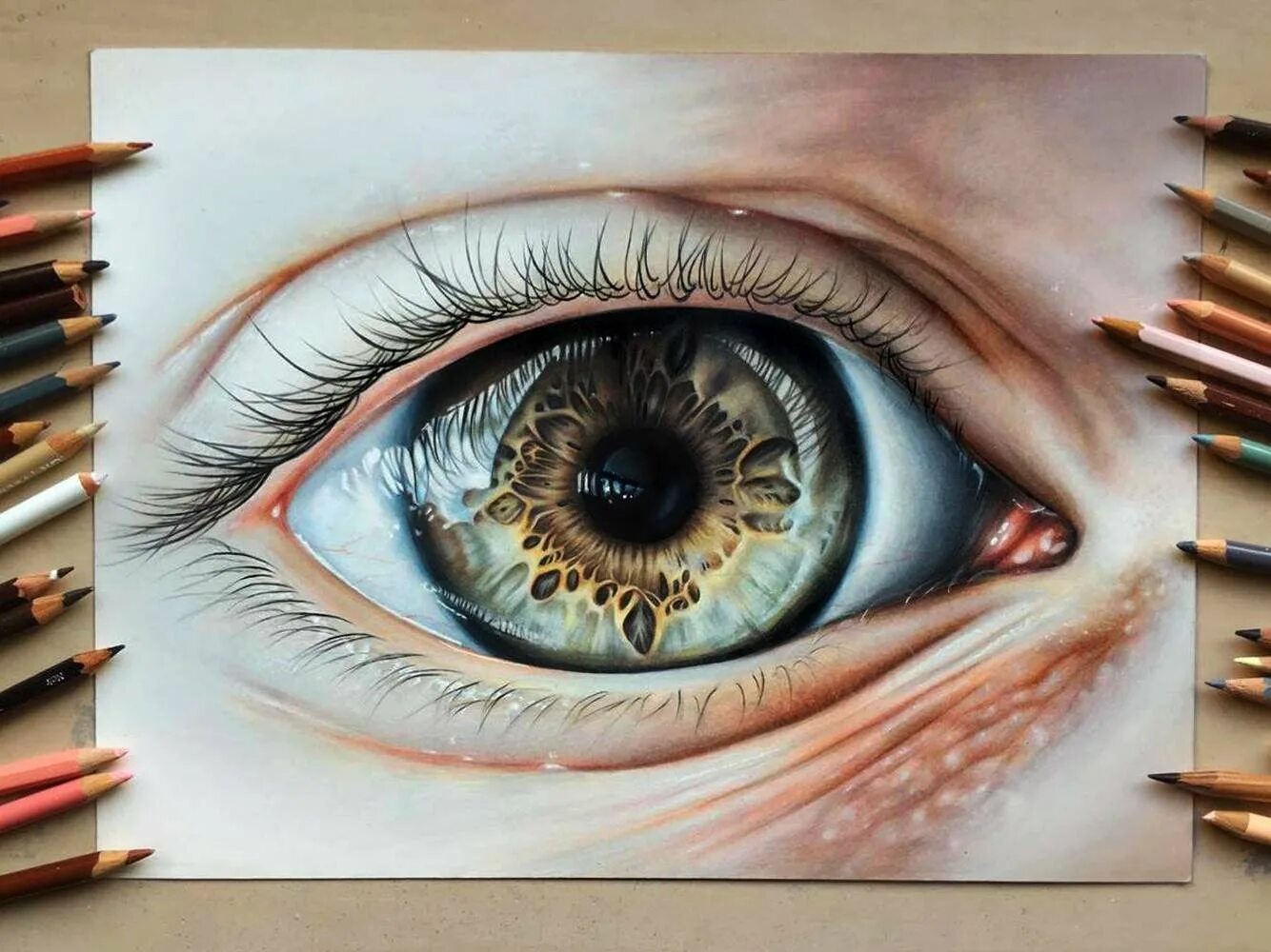 Объемный глаз рисунок. Реалистичный глаз цветными карандашами. Реалистичный глаз карандашом. Глаз реалистичный рисунок. Глаз реализм карандашом.