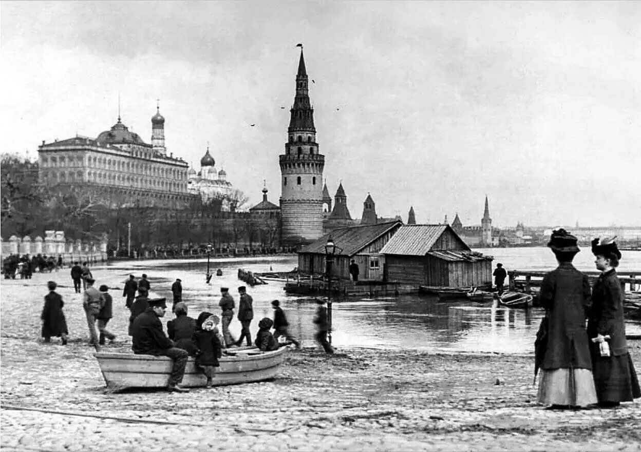 Наводнение в Москве 1908. Наводнение 1908 года в Москве. Наводнение Москвы апрель 1908 года. Москва река Кремль 20 век.