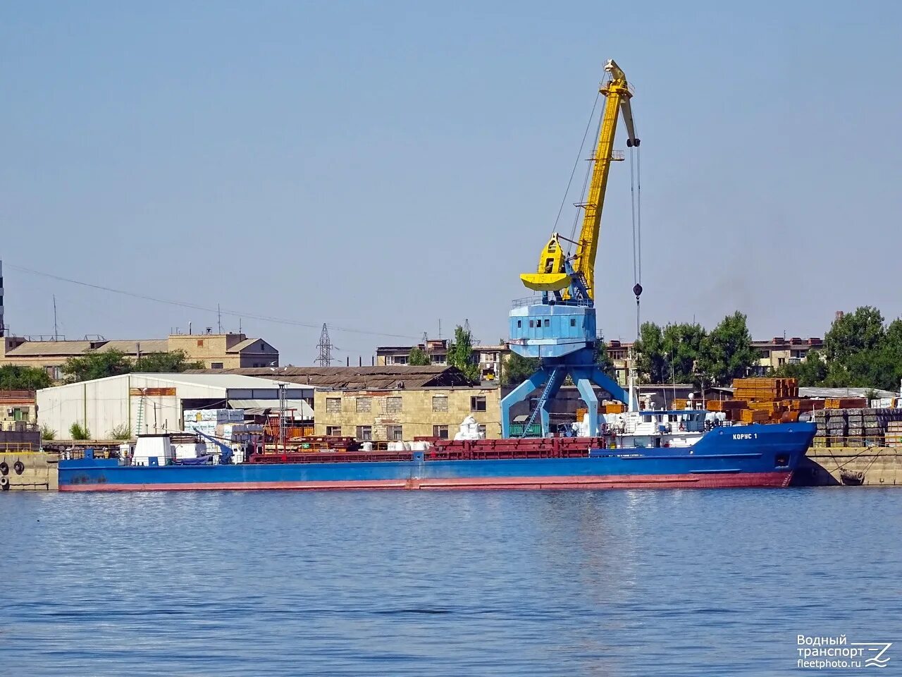 Завод Галактика Астрахань. Порт Галактика Астрахань. Морской Астраханская область. Теплоход Корус.