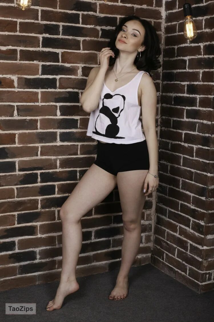 Алиса серебряный. Алиса модель сильвер джуэлс. Алиса музыка. Алиса серебряная. Алиса тарасенко модель 18.