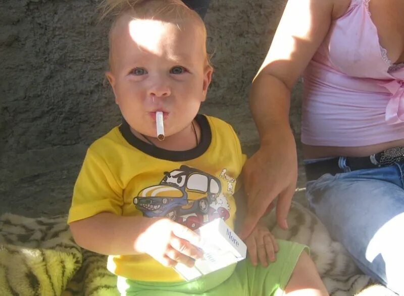 самая плохая мама в мире. самые худшие родители. самые плохие родители в мире. плохая мама. плохие мамочки с детьми.