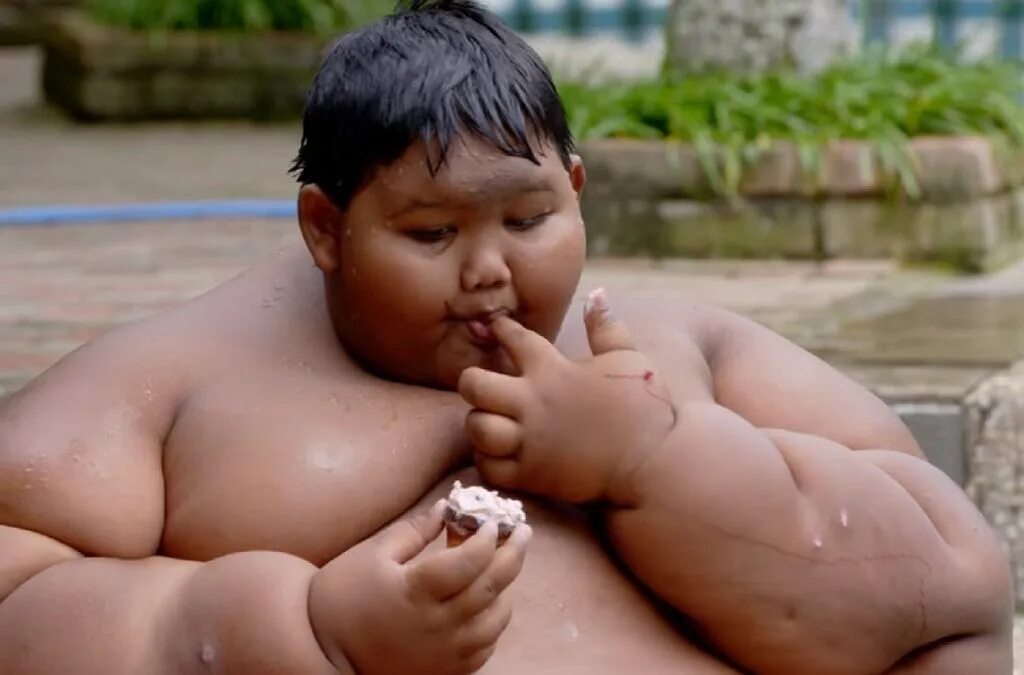 Самому толстому мальчику в. Самый толстый борец сумо в мире. Самый толстый мальчик в мире джамбулат хатохов. Самому толстому мальчику в. Самому толстому мальчику в.