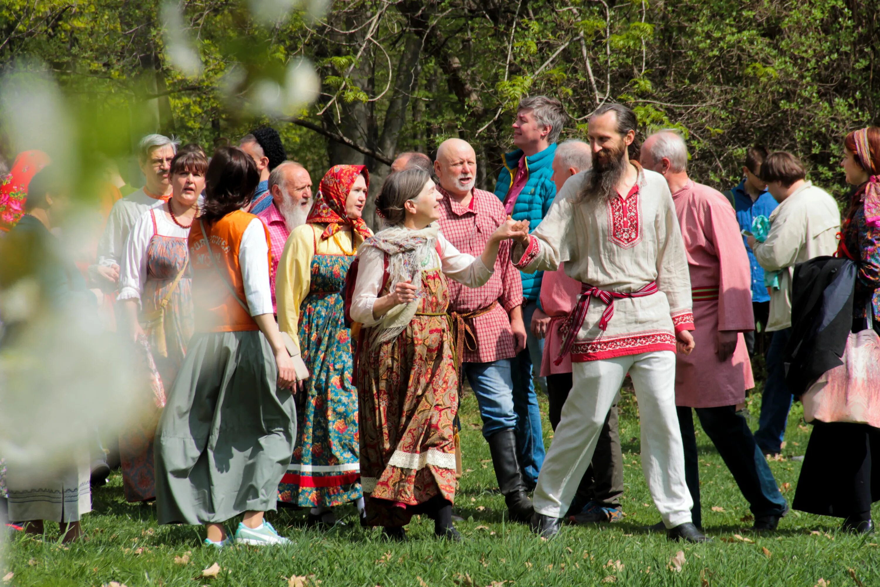 Славянская красная горка. Красная горка праздник на Руси. Красная горка праздник славян. Празднование праздника красная горка. Сегодня красная горка