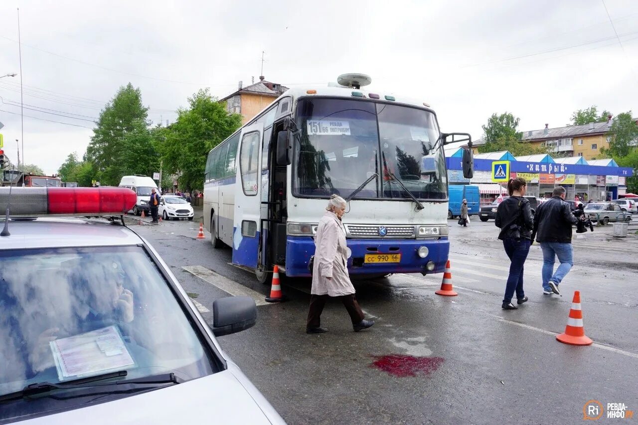 Ревда автобусы. Автовокзал Ревда. Ревда транспорт. Ревда общественный транспорт.