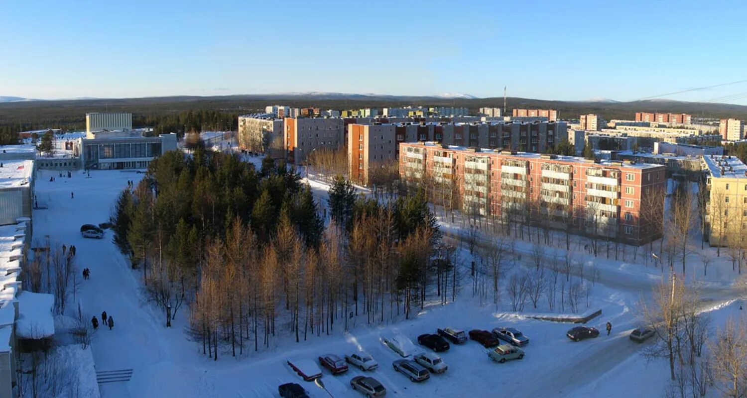 Полярные зори мурманская область парк. Лпу полярные зори. Лпу полярные зори. Инсталляция северное сияние полярные зори. Полярные зори поселок.