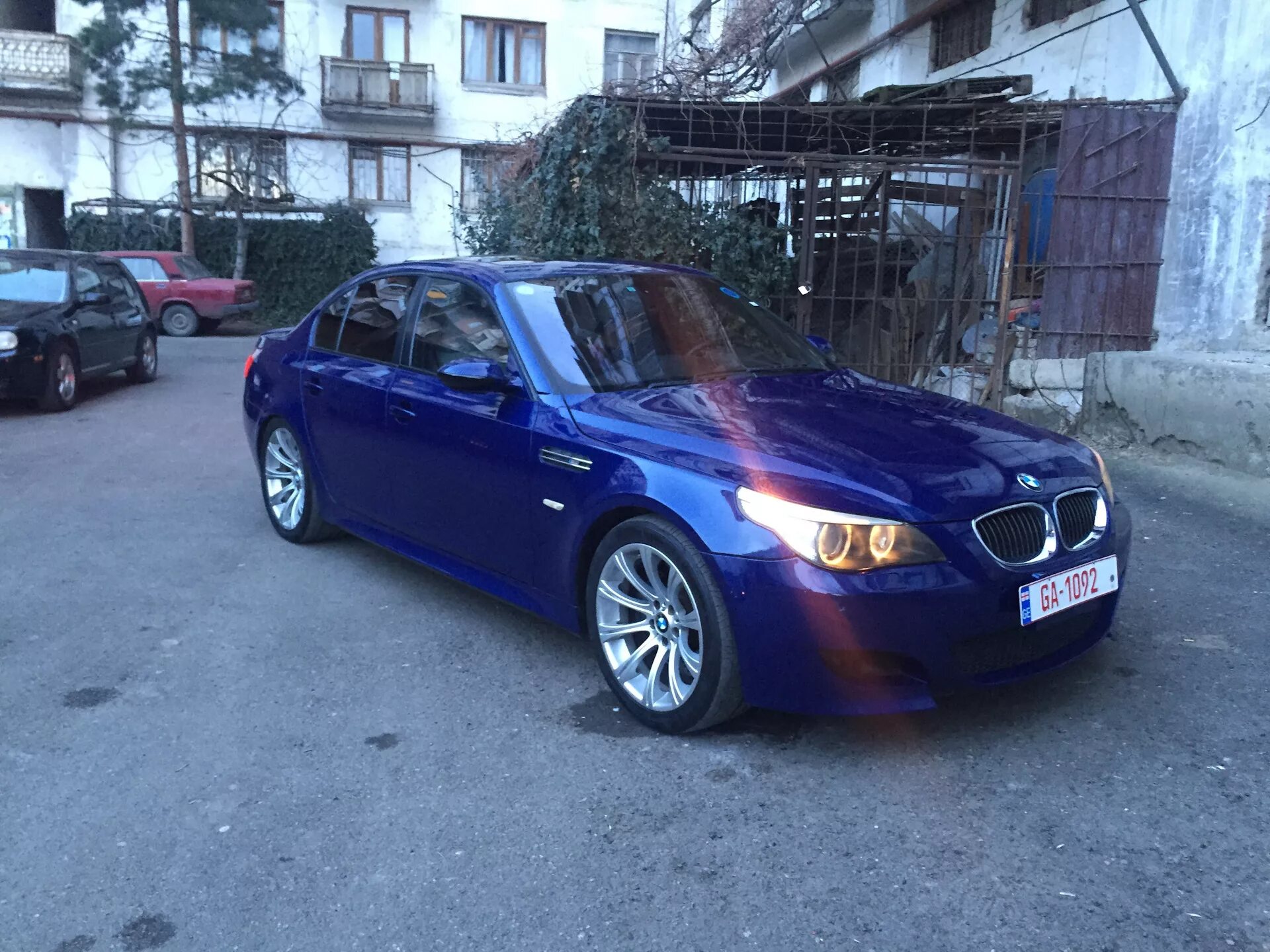 БМВ м5 е60. БМВ е60 2005. BMW m5 e60 Blue. БМВ е60 темно синяя.