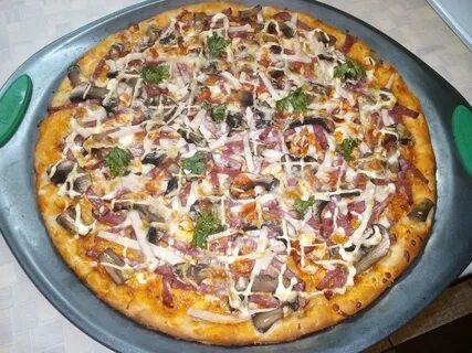 Пицца с колбасой и грибами рецепт