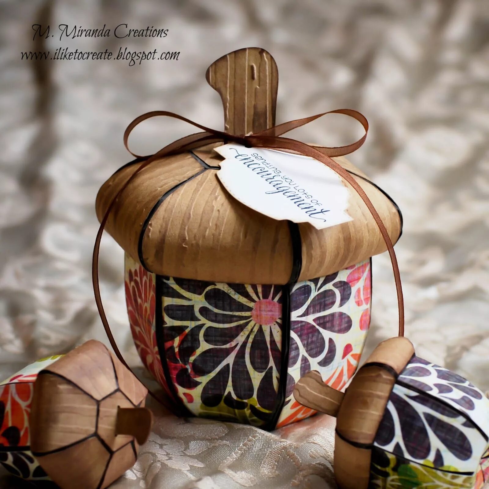 коробка в виде шишки. коробочка желудь. коробочка желудь. шаблон коробочки желудь бесплатно. украсить коробочку желудями.