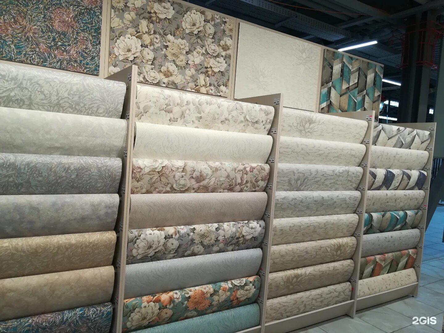 Мир обоев юдино. Магазин роща лесосибирск. Магазин стройматериалов линолеум. Модульная картина береза роща бело серая. Роща каталог товаров.