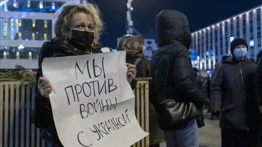 Россия устала. Лозунги против войны с Украиной. Протесты нет войне. Россияне против войны. Протесты против войны с Украиной.