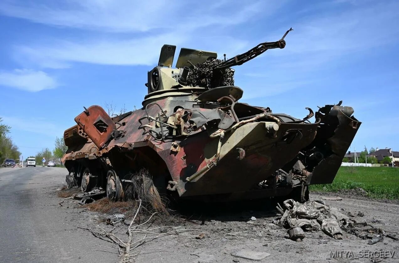 Новосветловка бтр 82м. Бтр уничтожены. Бтр уничтожены. Бтр уничтожены. Бтр 80 подбитый в грозном.