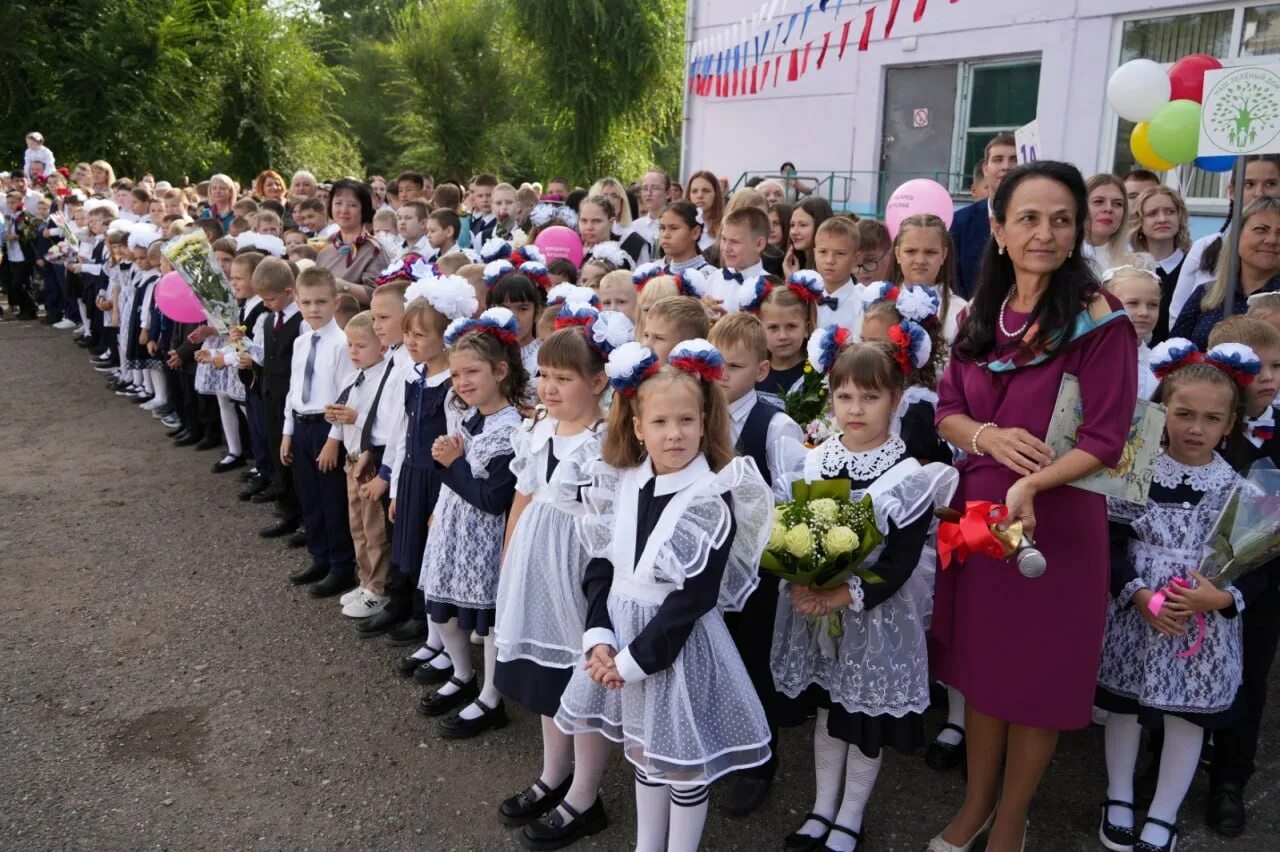 Школа красноярский край. Школа 30 красноярск. 1 сентября красноярск мероприятия. 1 сентября красноярск мероприятия. 1 сентября день знаний.