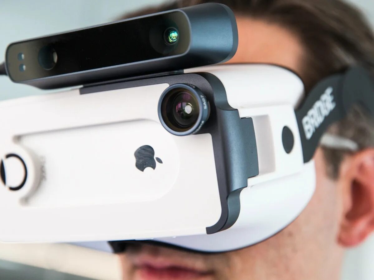Виртуальная апл. Очки виртуальной реальности Эппл. Apple VR очки 2022. Эппл очки дополненной реальности. VR очки для iphone 13 Pro Max.