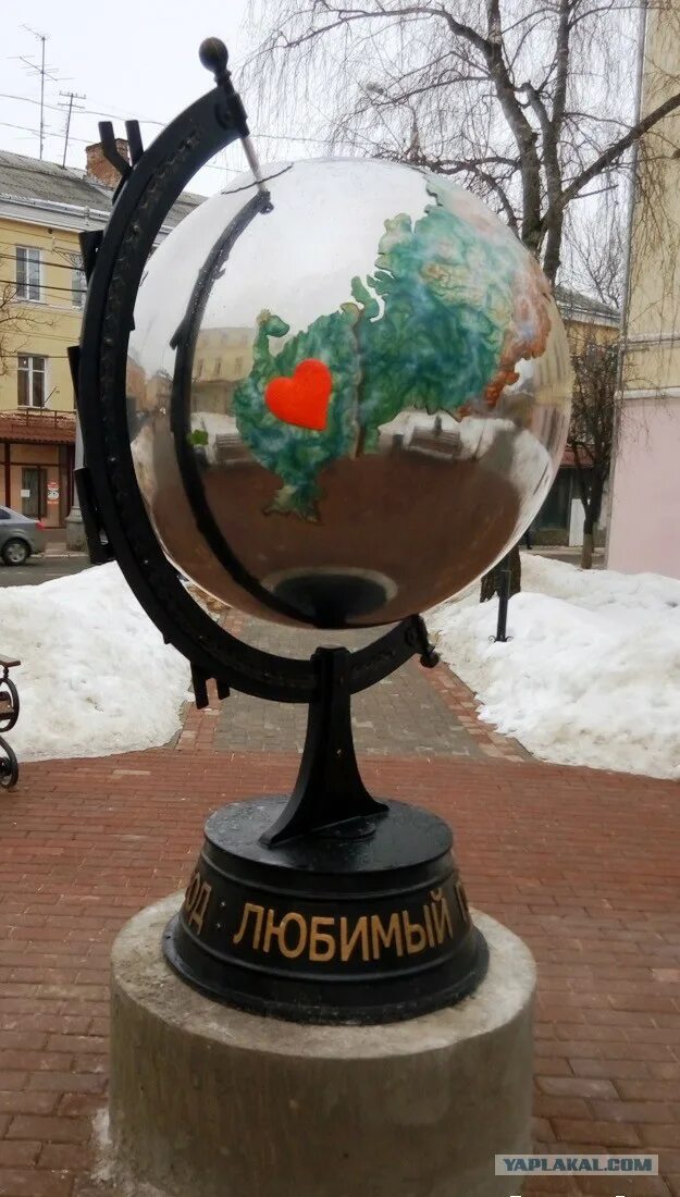 Памятник Глобус в Калуге. Калуга на глобусе в Калуге. Монумент «Глобус» Пенза. Глобус Калуги на Ленина.