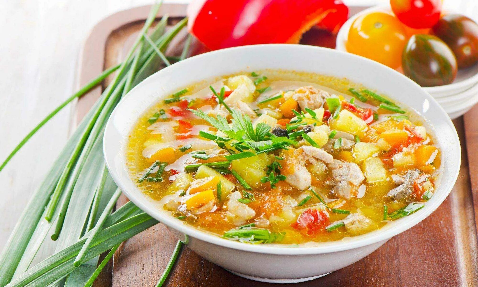 Рецепты супов без курицы. Овощной суп минестроне. Для супа. Овощной суп с курицей. Куриный суп с овощами.