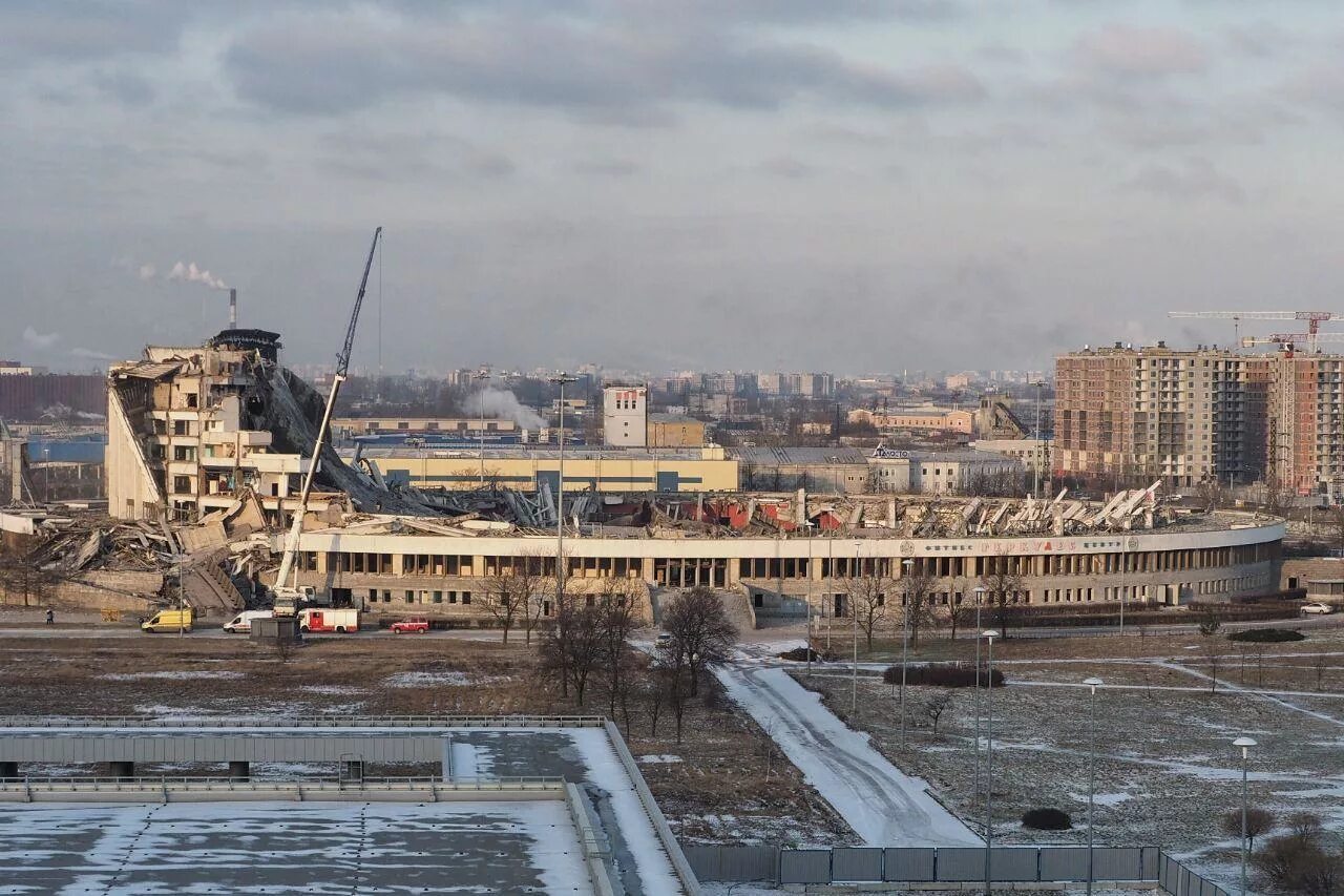 Комплексы разрушают. СКК Санкт-Петербург обрушение. Обрушения СКК В Петербурге. СКК Петербургский в СПБ рухнул. Спортивно-концертный комплекс «Петербургский».