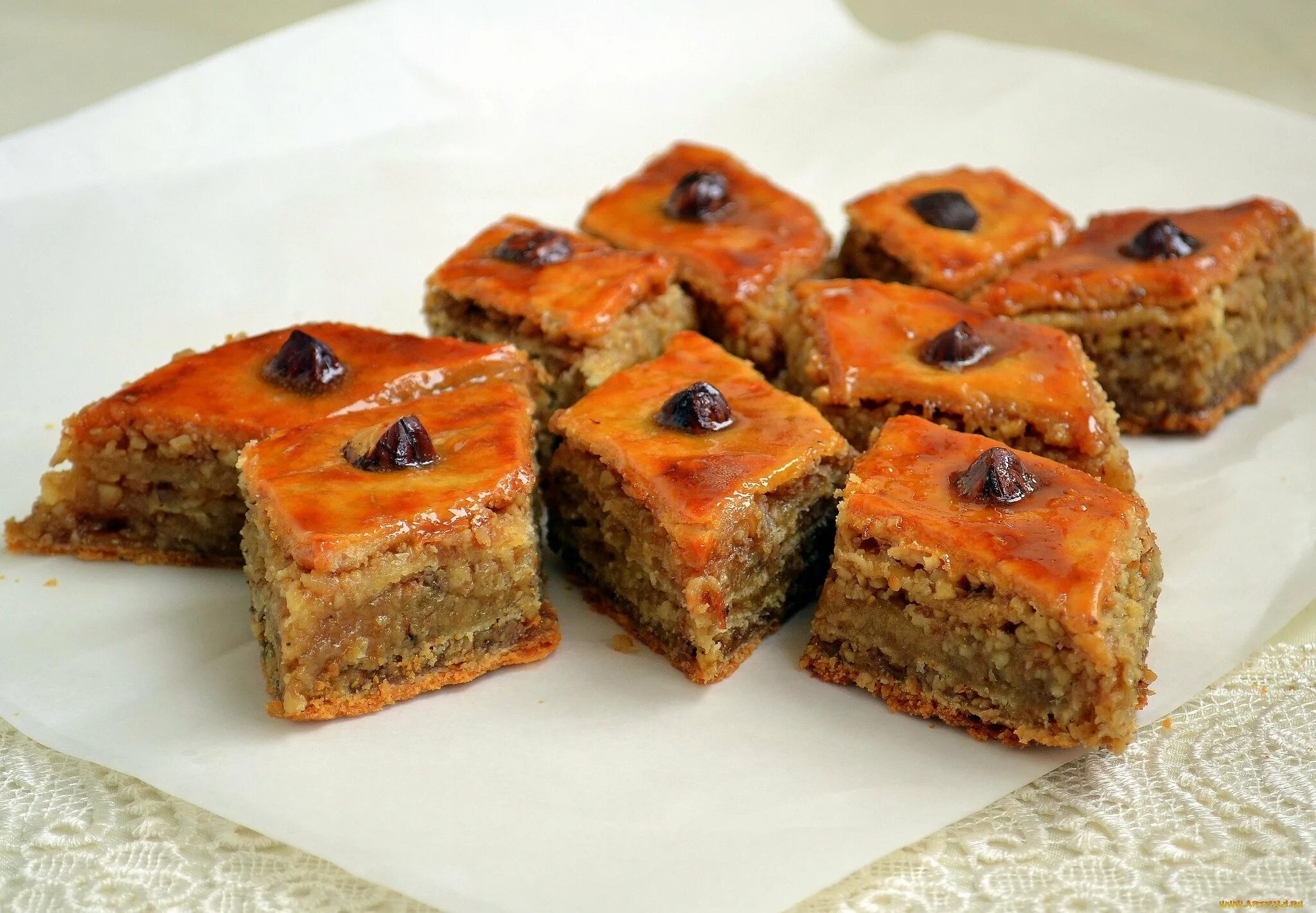 Пахлава бакинская 1\3,0 (лилия). Пахлава 1. Пахлава 1. Пахлава бакинская с грецким орехом. Пахлава медовая турецкая.