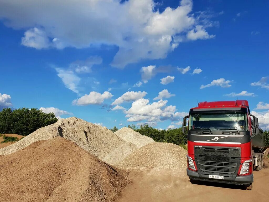 перевозка нерудных материалов. камаз 6520 с щебнем. погрузка щебня. разгрузка самосвала. самосвал скания инертные материалы.