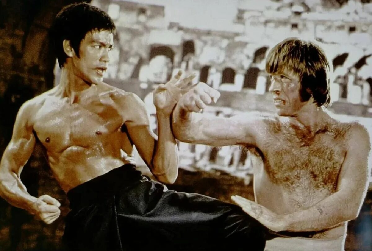 Чак Норрис и Брюс ли. Чак Норрис Bruce Lee. Чак Норрис и Брюс ли бой. Крутой каратист показал силу китайцам