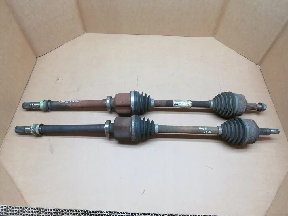 Привод на меган 3. Привод меган 3 правый передний. Привод правый 745mm renault megane/. Может ли гудеть левый привод меган 1. Фото правого привода renault fluence.