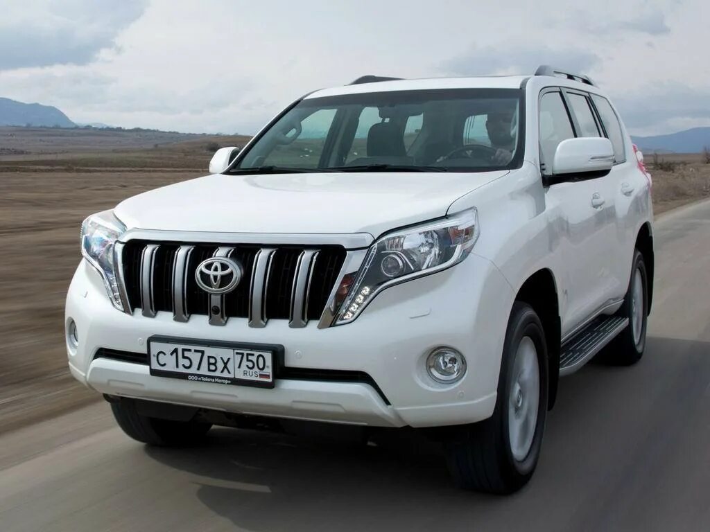 Крузер прадо владивосток. Toyota land cruiser prado 2013-2017. тойота ленд крузер прадо 17 года. land cruiser prado 300. тойота ленд крузер прадо 300 белый.