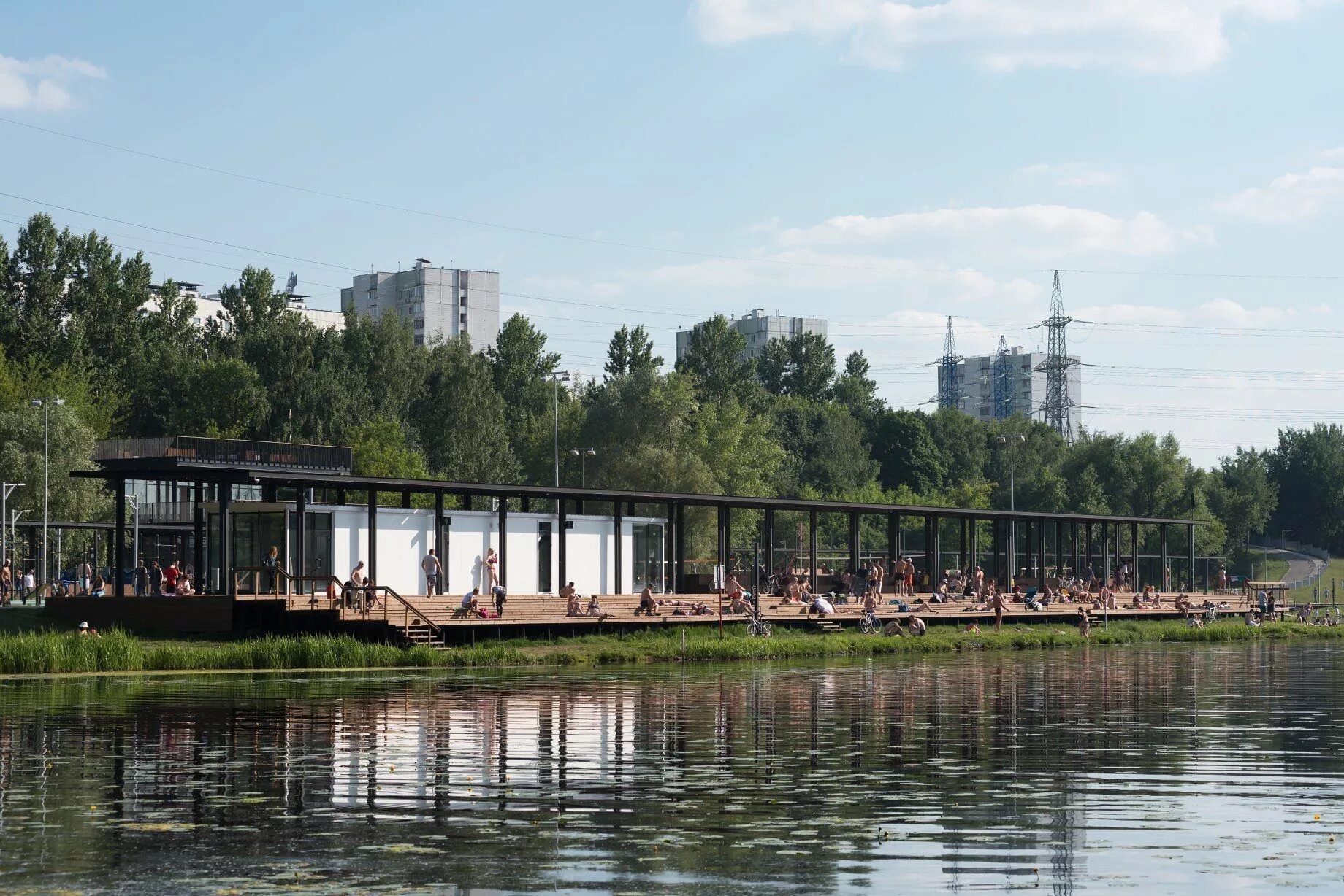 Озера на левом берегу. Парк левобережье Москва. Парк в Ховрино Левобережный. Пляж Левобережный Ховрино. Пляж на речном вокзале Левобережный.