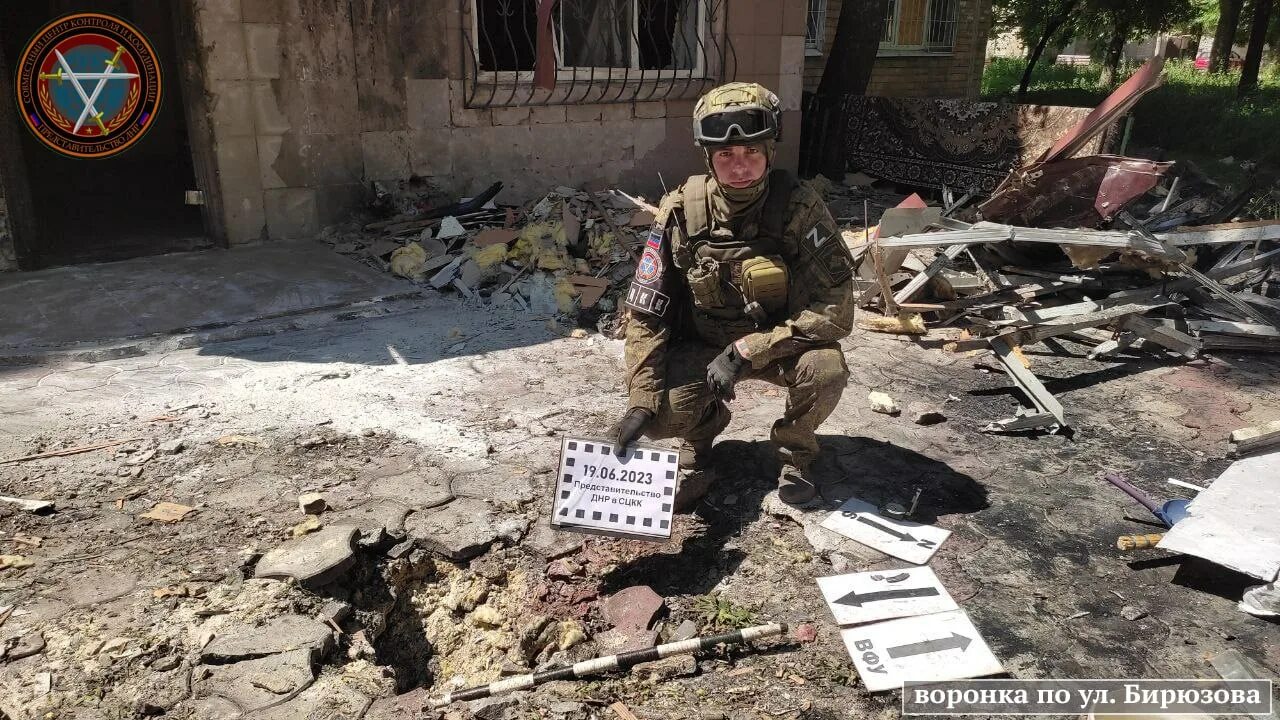 Ополченцы днр. Митинг в поддержку россии. Армия россии против. Референдумы на донбассе (2014). Днр против украины.