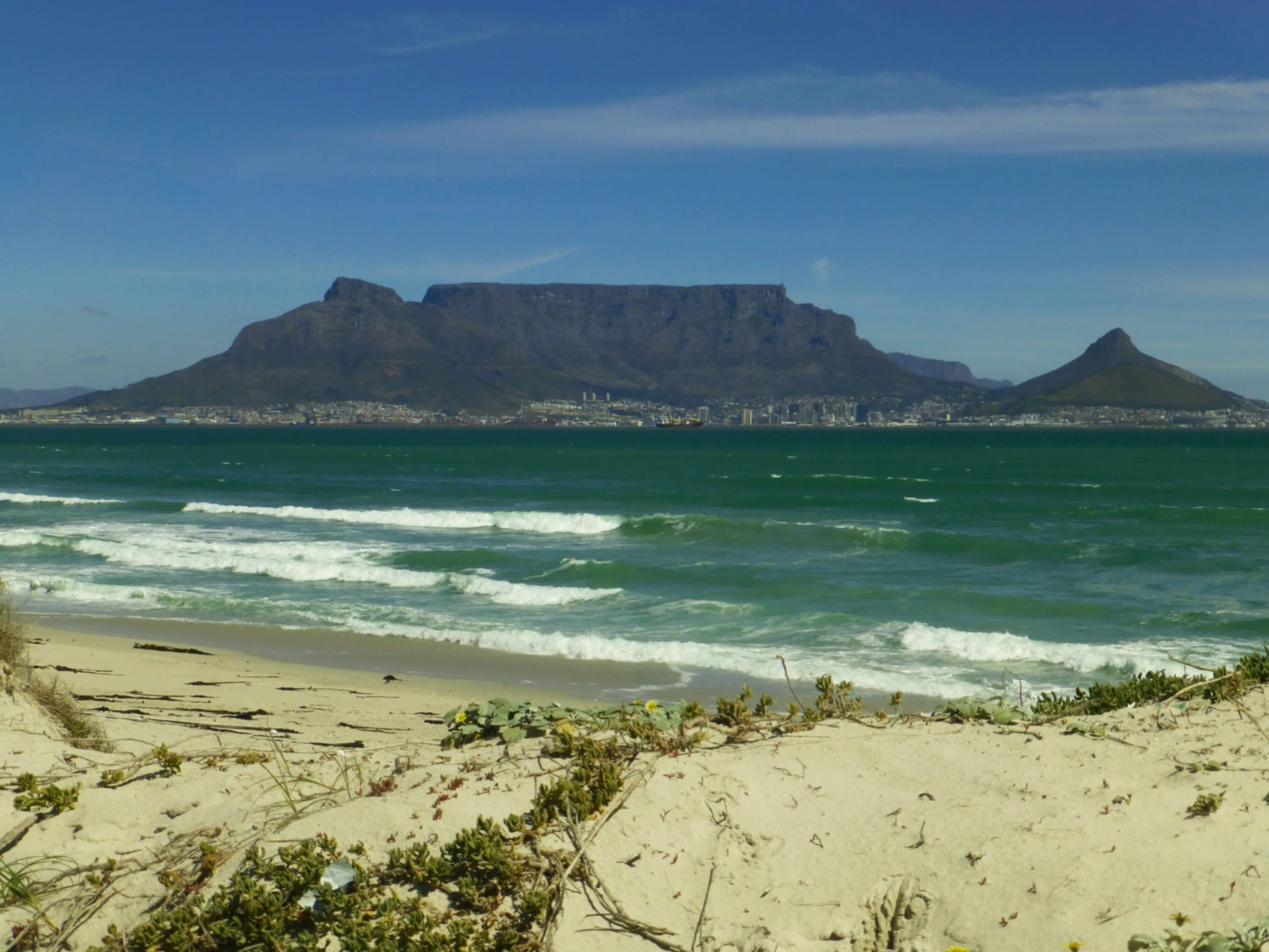Океан на юге африки. Столовая гора, Кейптаун, Южная Африка. Кейптаун ЮАР океан. Столовая гора ЮАР. Кейптаун ЮАР столовая гора и мыс доброй надежды.
